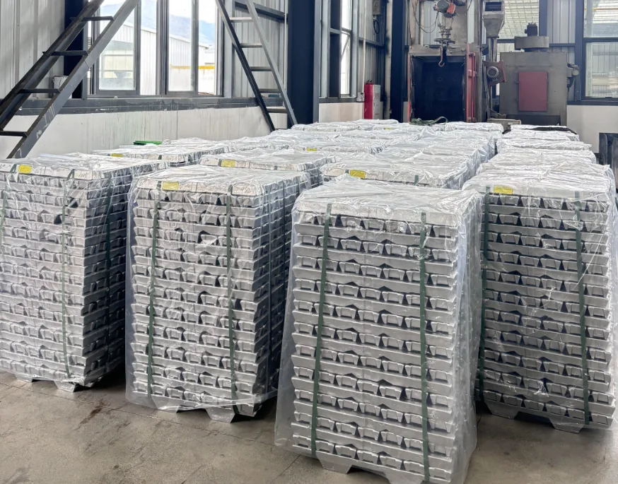 Aluminum ingots on pallets