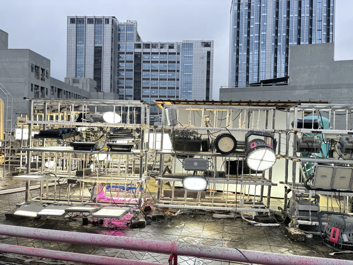 Rooftop aging rack by day