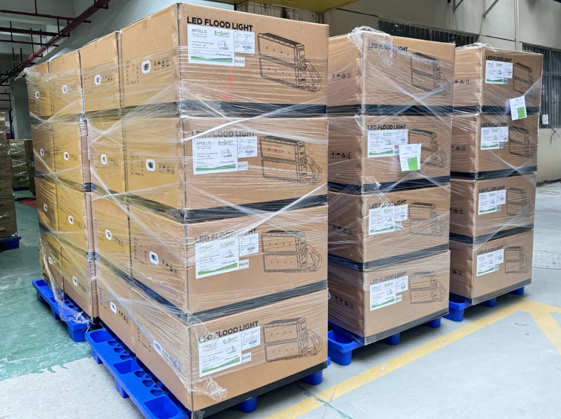 Palletized cartons with hand-holds